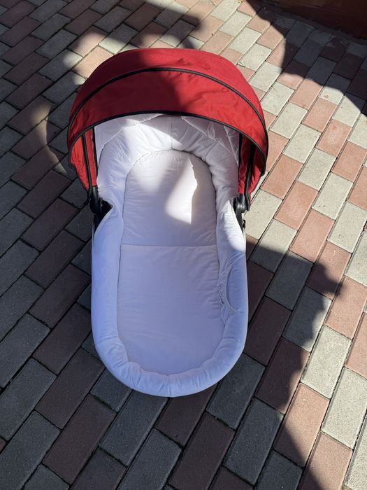 Cărucior 3 în 1 pentru bebeluși