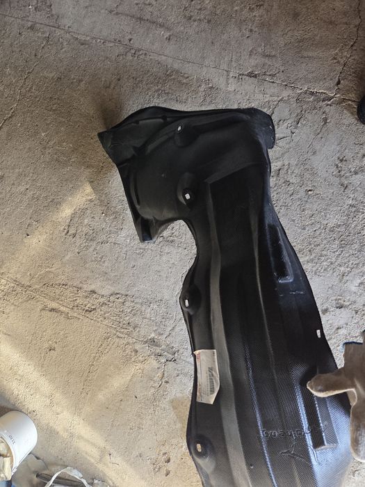 Подкрылка от Тойота Секвоя