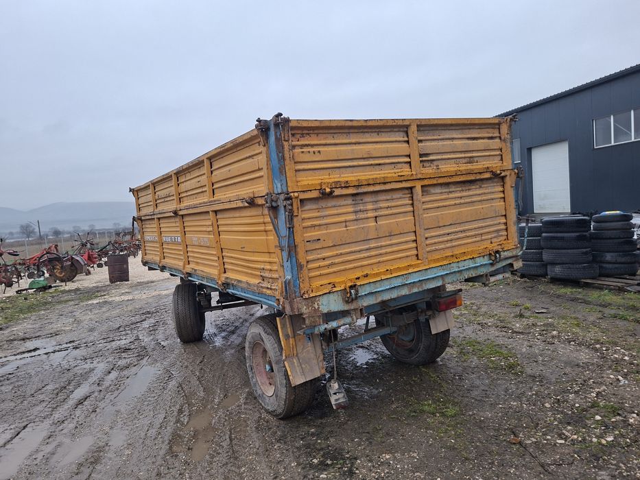 Remorca italiana basculabila trilateral