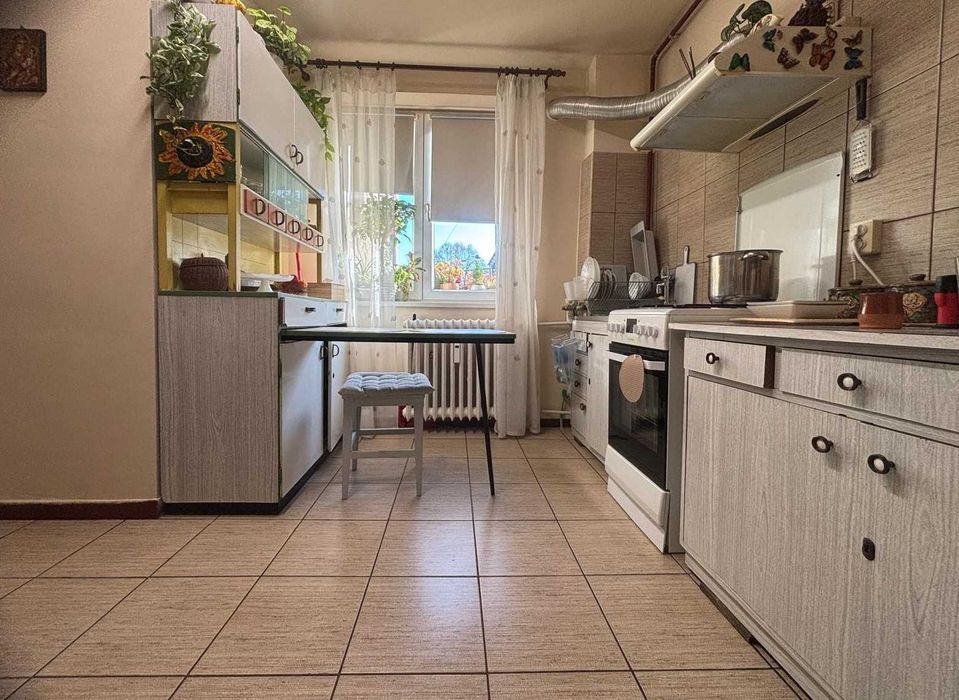 Apartament 4 camere - zona Rovine - Piața Gării, Etaj 1/4 - 81 mp