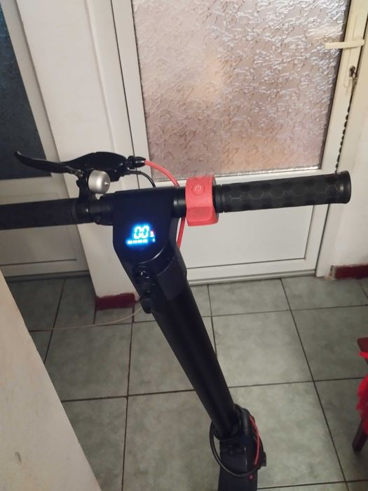 Vând trotineta sau schimb cu tel mobil