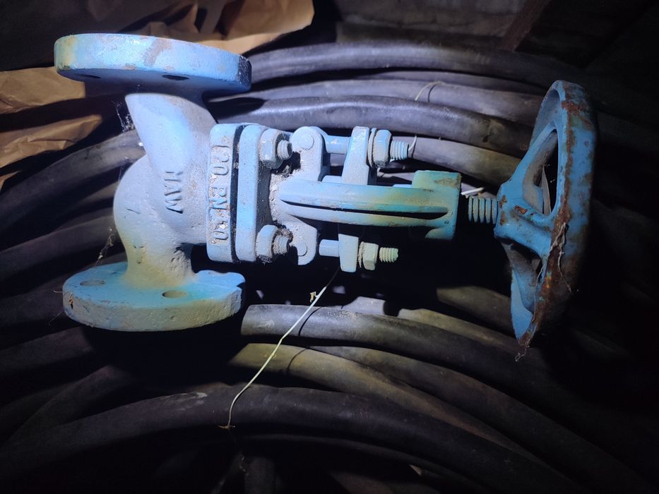 Продам Задвижки краны