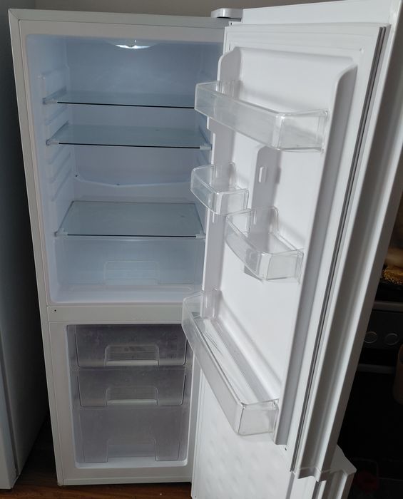 Продам 2х камерный холодильник
