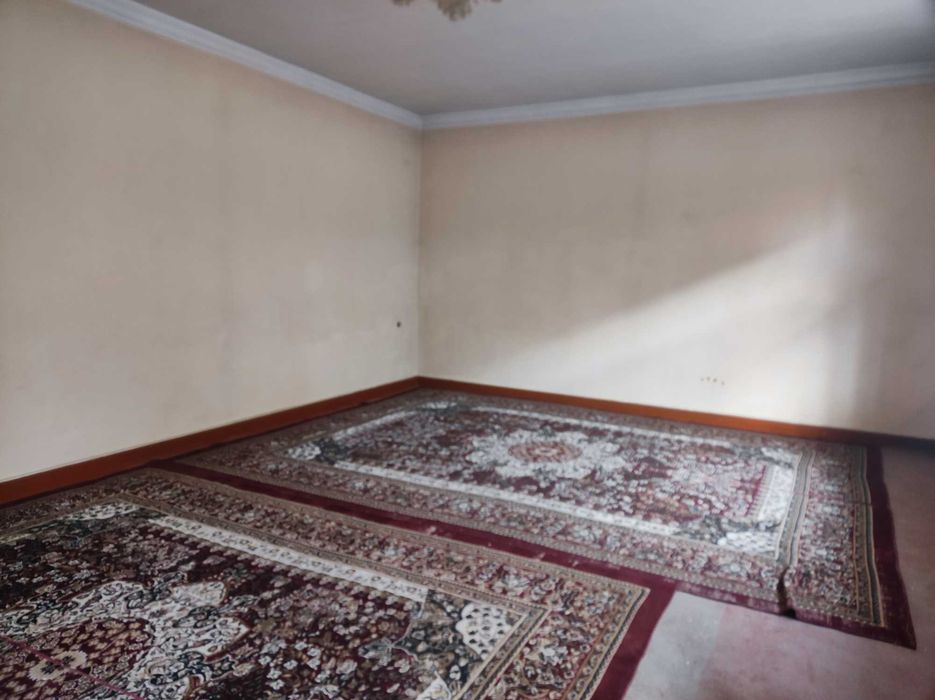 Ховли сотилади.