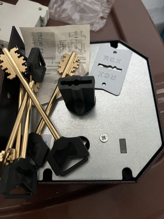 Продам замок новый …………