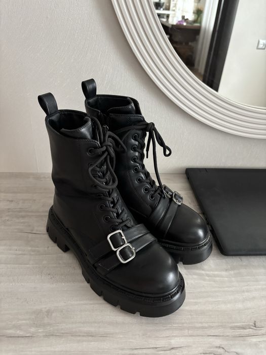 Продам зимние ботинки