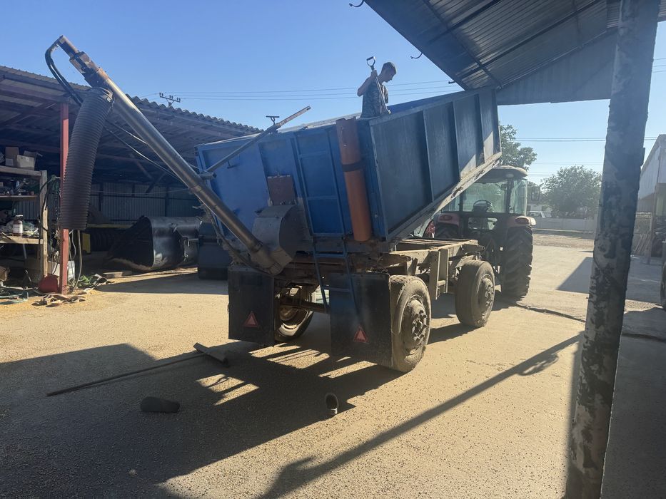 Remorca basculabila cu snec