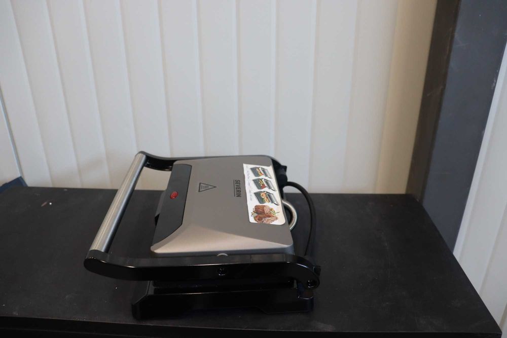 Компактен мултигрил SEVERIN KG 2394 с транспортен дефект