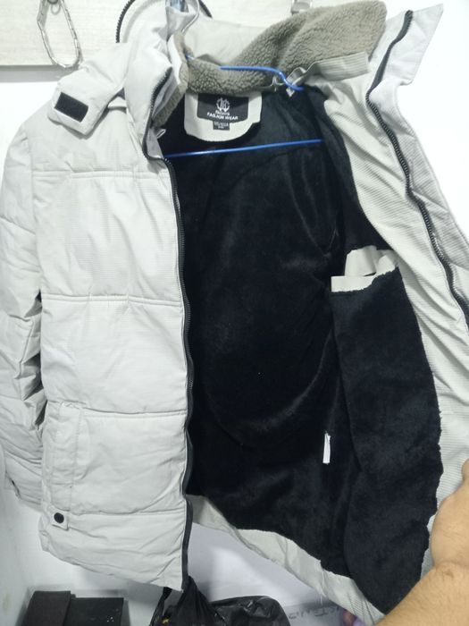 Шу расмдаги куртка сотилади:наpхи 800.000