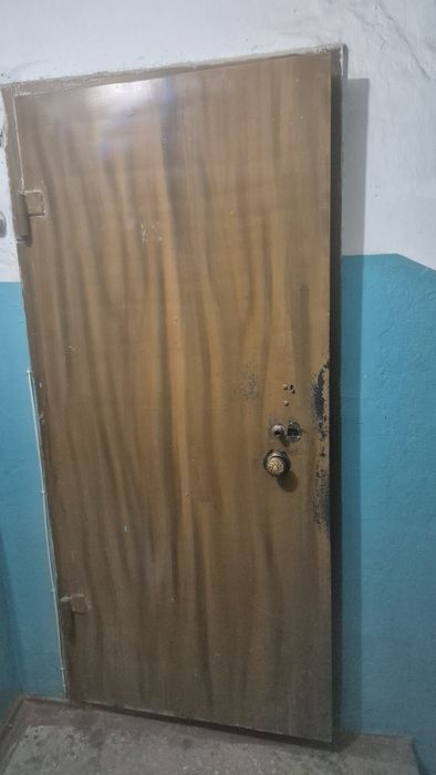 Продам входную дверь
