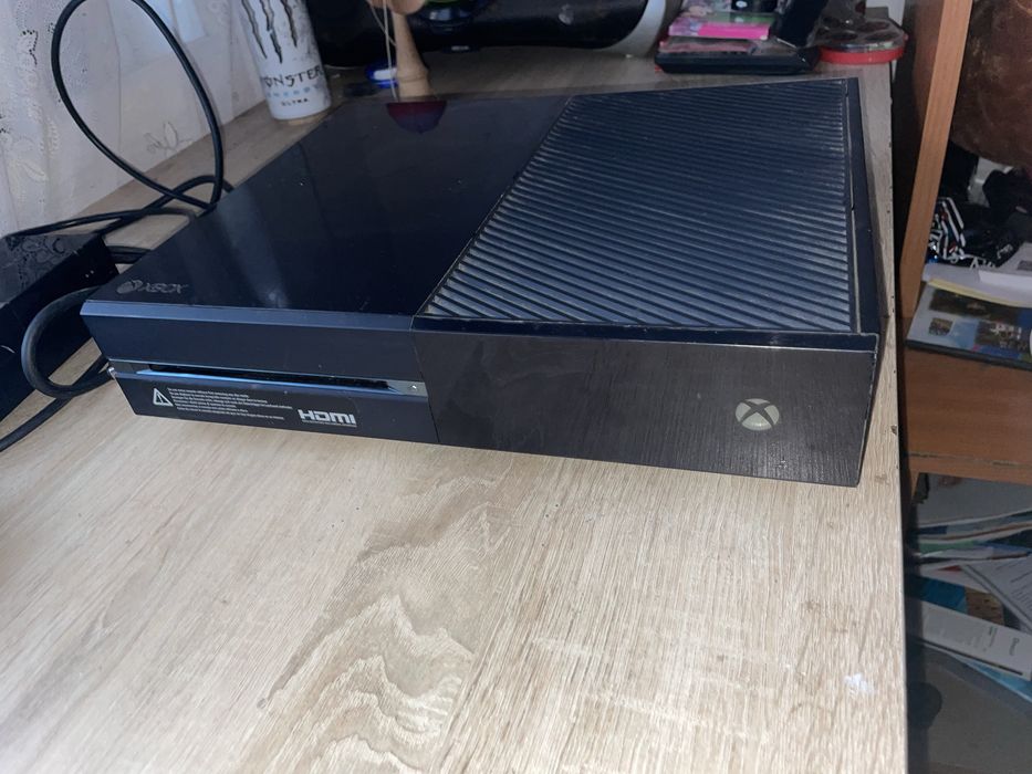 XBOX ONE ,+ 3 jocuri  negociabil