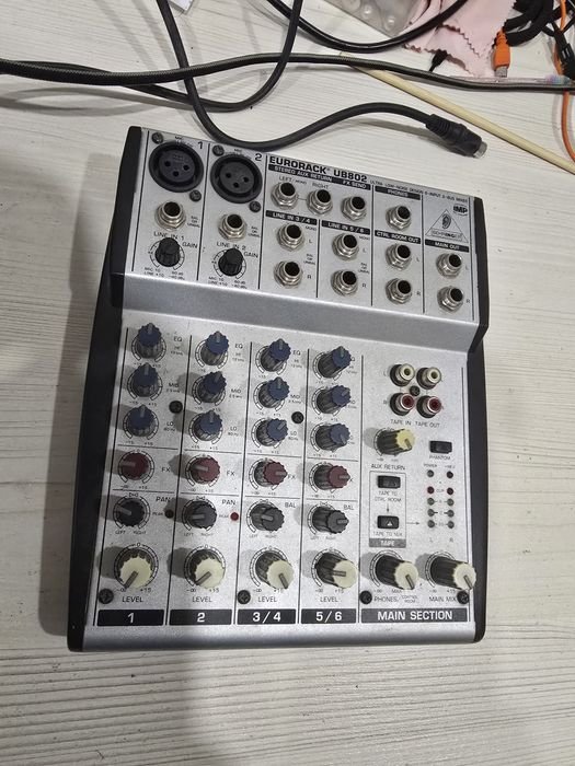 Микшер Behringer