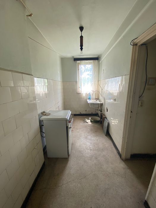 Vând apartament cu 3 camere vis a vis de KFC