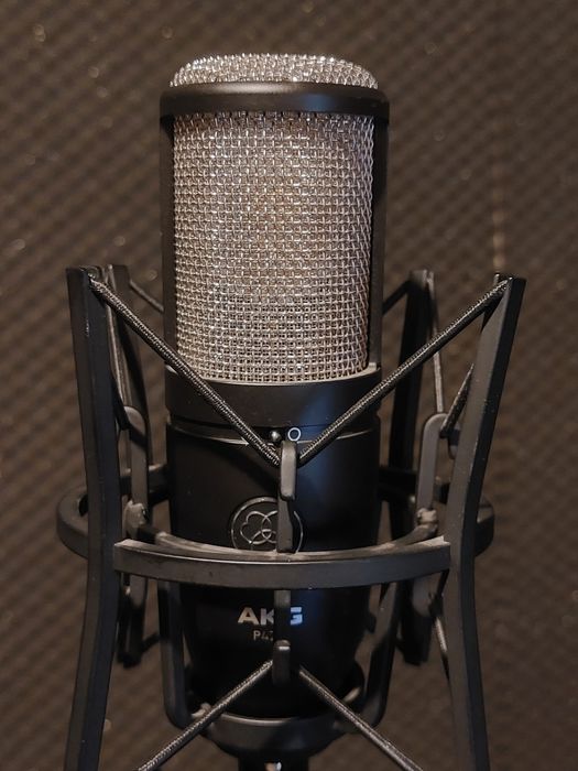 Microfon studio AKG P420