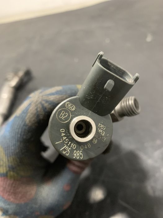 Injector injectoare BMW Seria 5 E39 525tds 163cp 7785985 | 0445110048