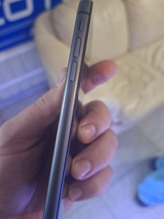 iPhone 11на 64г.полностью рабочий батарея 100%