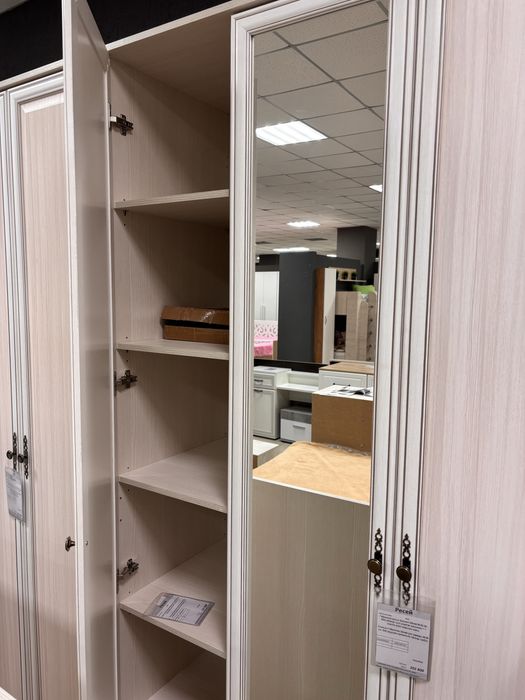 Продам б/у шкаф трехдверный