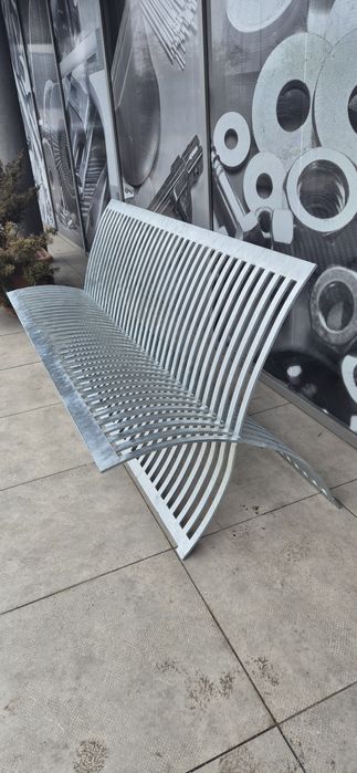 Градинска пейка от метал