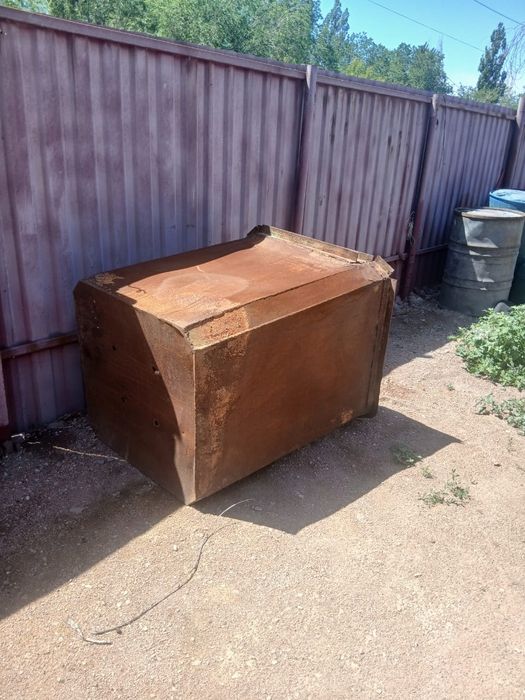 Продам мусорный бак.