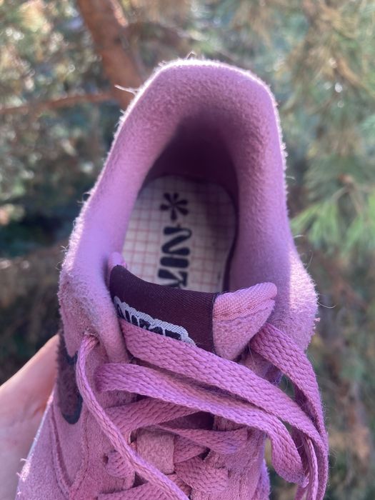 NIKE W AIR FORCE 1 '07 SE Desert Berry/ Black-Burgundy Crush