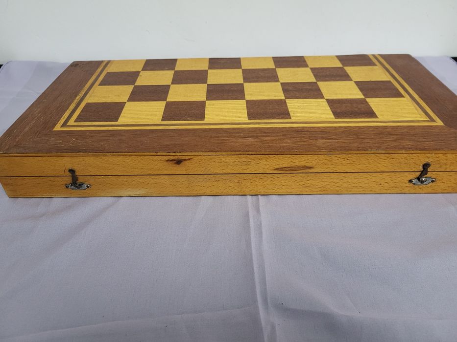 #10 Стар сгъваем дървен шах с табла