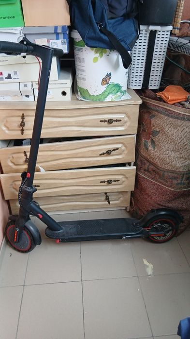 Самокат электронный б/у аккумулятор нету