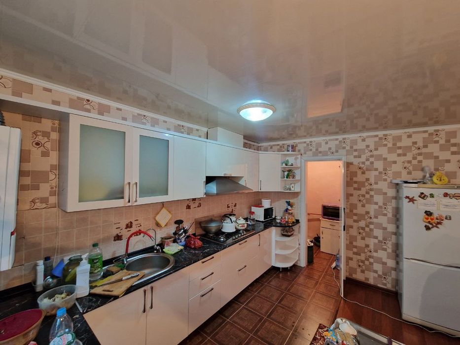 Үй сатылады 2 этаж