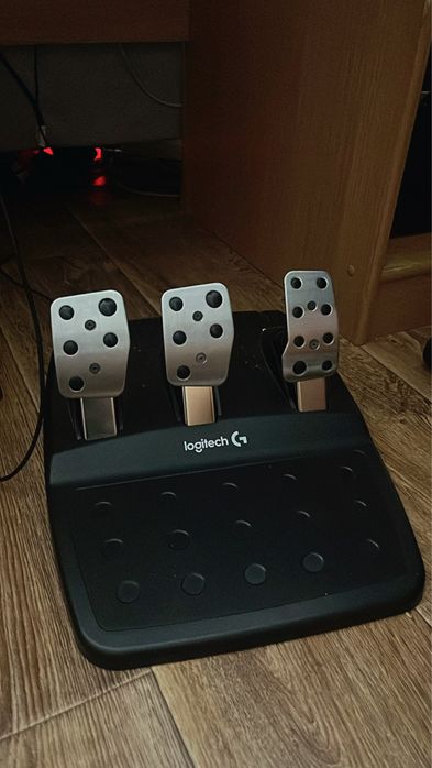 Продам игровой руль logitech g29