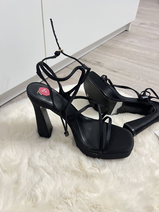 Sandale Zara cu toc si platforma negre