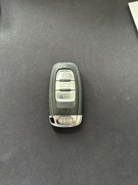 Cheie Auto Audi A4 B8