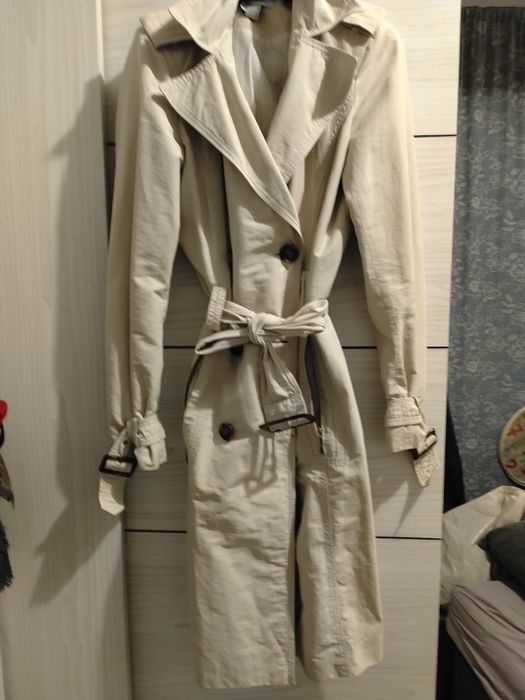 Trench Zara aproape nou extrem de elegant pt zilele ploiase