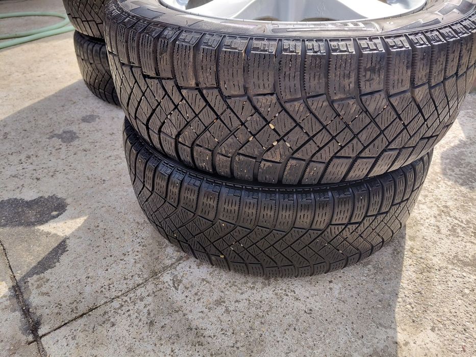 Jante FORD  + cauciucuri în perfectă stare 205 55 r16
