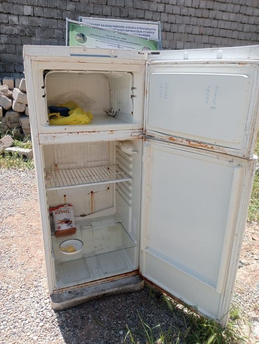Холодильник indesit