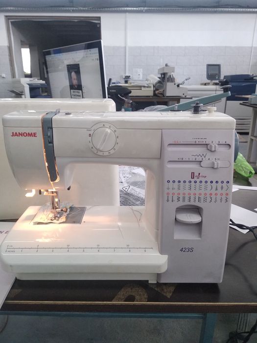 Продается швейная машинка