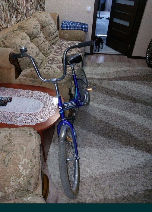 Велосипед синий..