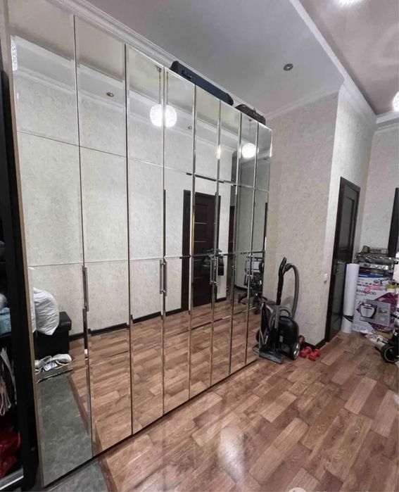 Шкаф с зеркалами