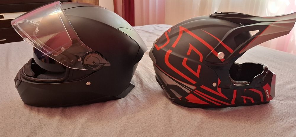 Vând casca motocicleta