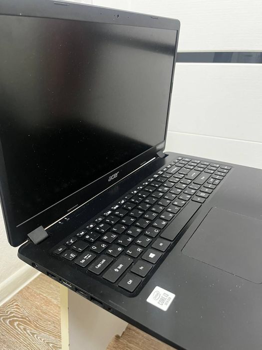 Acer Extensa 215-52 / Intel Core i3 / 4 ГБ ОЗУ / Windows 10 Pro