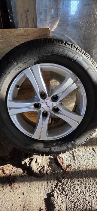 VW T5 Джанти със зимни гуми  215/65/16C 6,5J ЕТ40 5×120