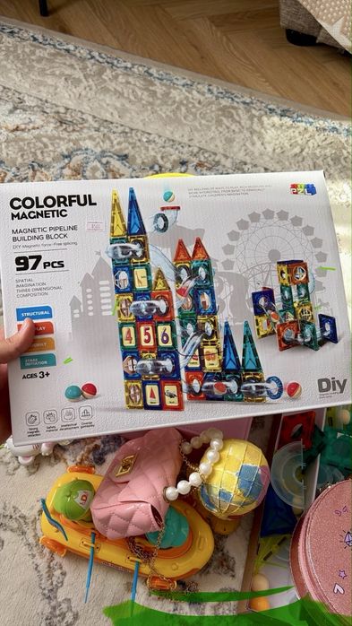 Велосипед и детские игрушки