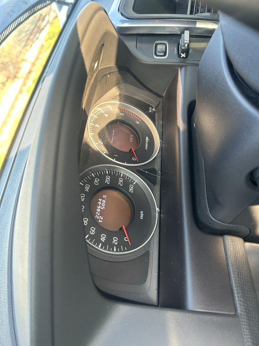 Ceasuri bord Volvo XC 60 2.4 D 2012 volan stânga