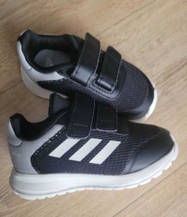 Papuci Biomecanics si Adidas