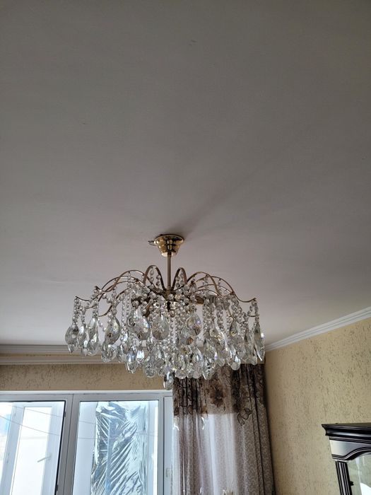 Продам большую люстру