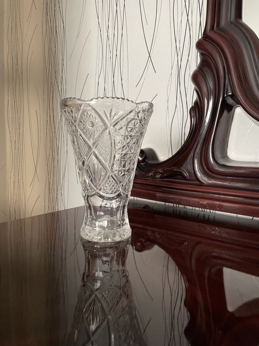 Ваза для цветов , хрустальная