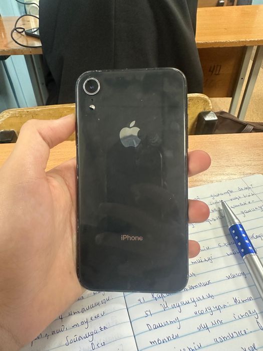 Айфон хр хорошо работает