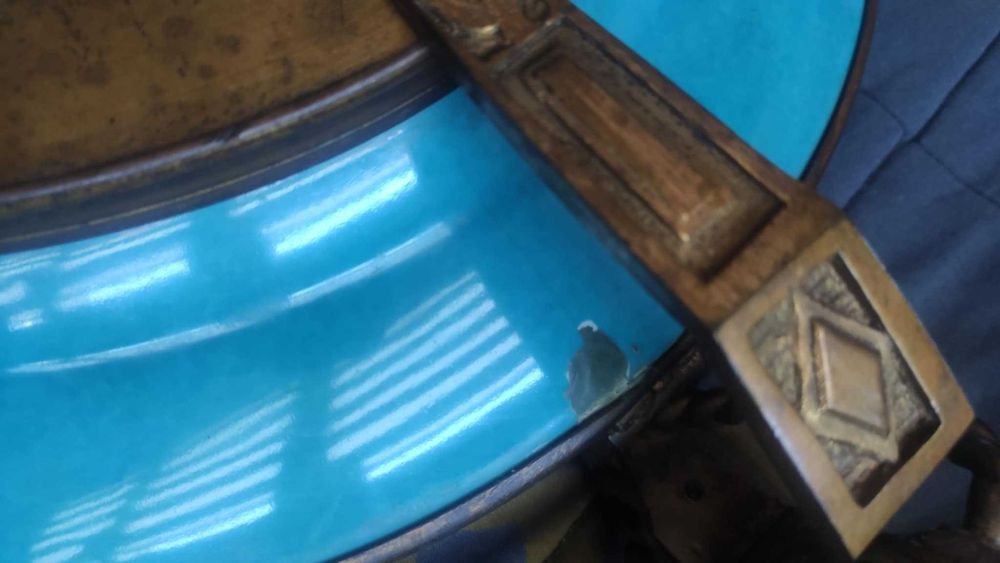 Порцеланова съд Sevres с бронзова рамка в стил Луи ХVI