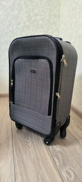 Продается чемодан маленький
