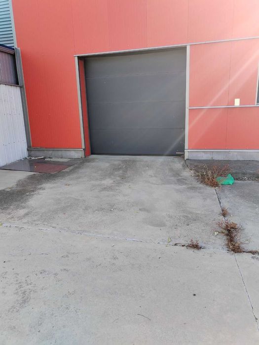 отдава под наем комплекс от промишлени сгради,