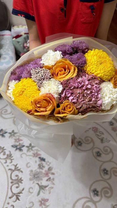 Яркий букет в жёлто-фиолетовой гамме