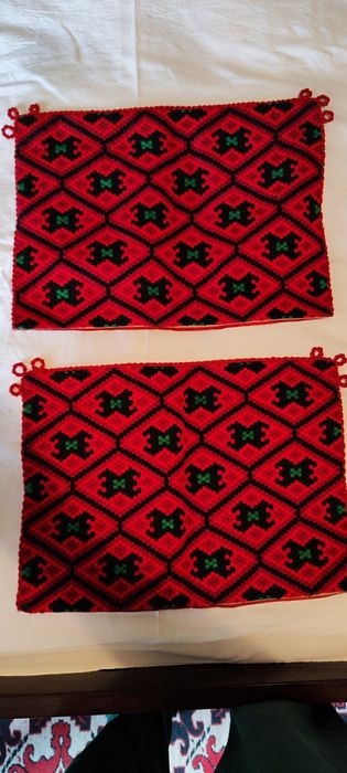 Бродирани възгавници,шевици